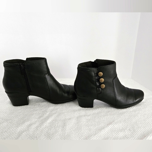 Clarks Collection Womens Emslie Monet SZ 7.5M Leather Ankle Booties Heel… - Picture 2 of 9